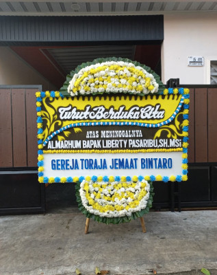 Papan Bunga Duka di Kampung Pisang