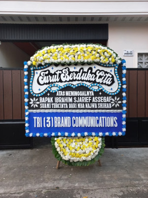 Papan Bunga Duka di Kampung Pisang